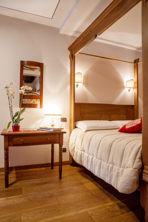 A' La Table Du Sommelier Chambres D Hotes & Restaurant Saint-Vincent Zimmer foto