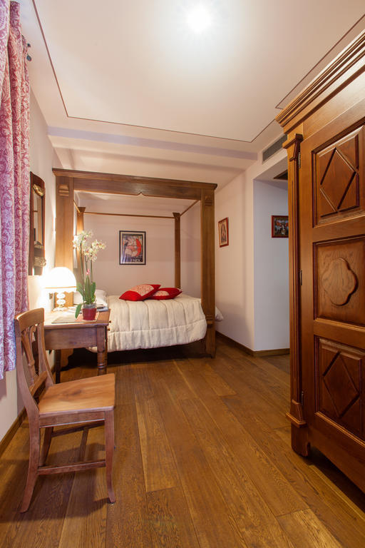 A' La Table Du Sommelier Chambres D Hotes & Restaurant Saint-Vincent Zimmer foto